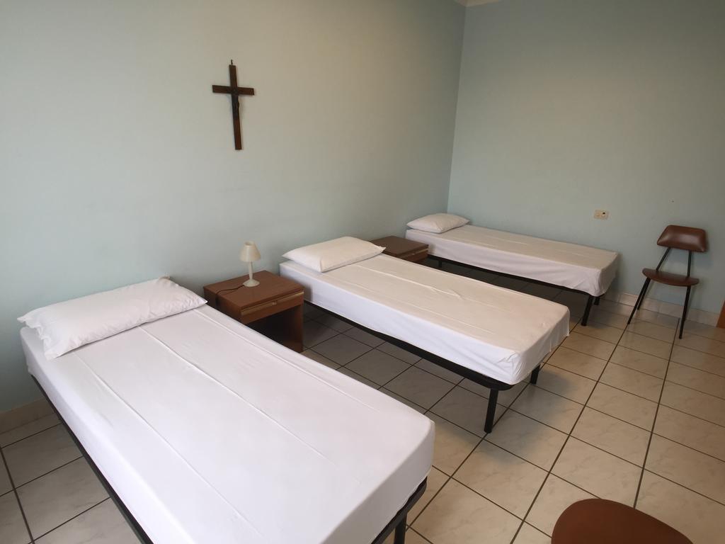 Casa Religiosa Per Ferie Ancelle Del Santuario Hotel Roma Exterior foto