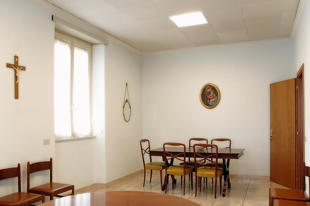 Casa Religiosa Per Ferie Ancelle Del Santuario Hotel Roma Exterior foto