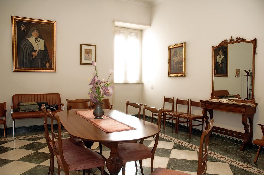 Casa Religiosa Per Ferie Ancelle Del Santuario Hotel Roma Exterior foto