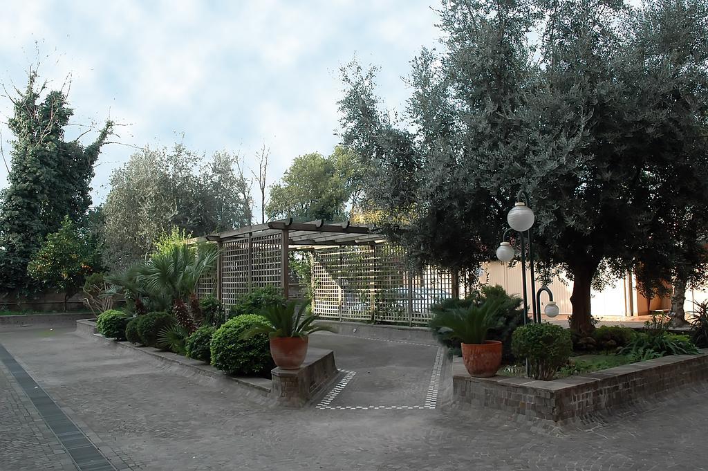 Casa Religiosa Per Ferie Ancelle Del Santuario Hotel Roma Exterior foto