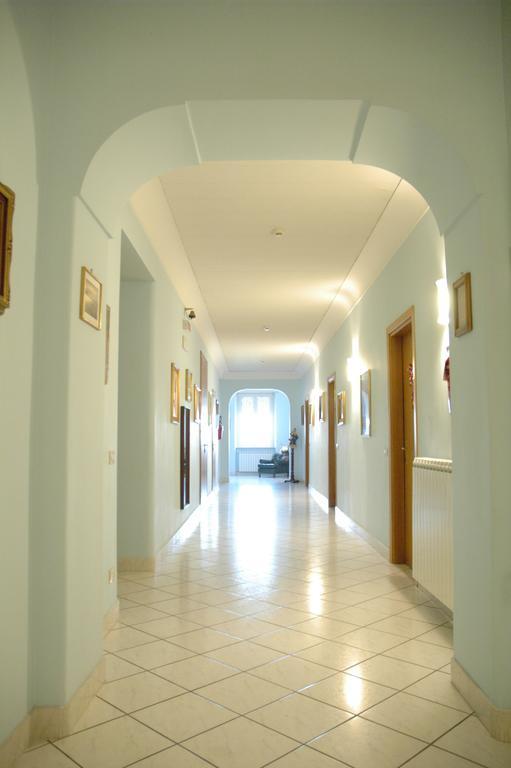 Casa Religiosa Per Ferie Ancelle Del Santuario Hotel Roma Exterior foto